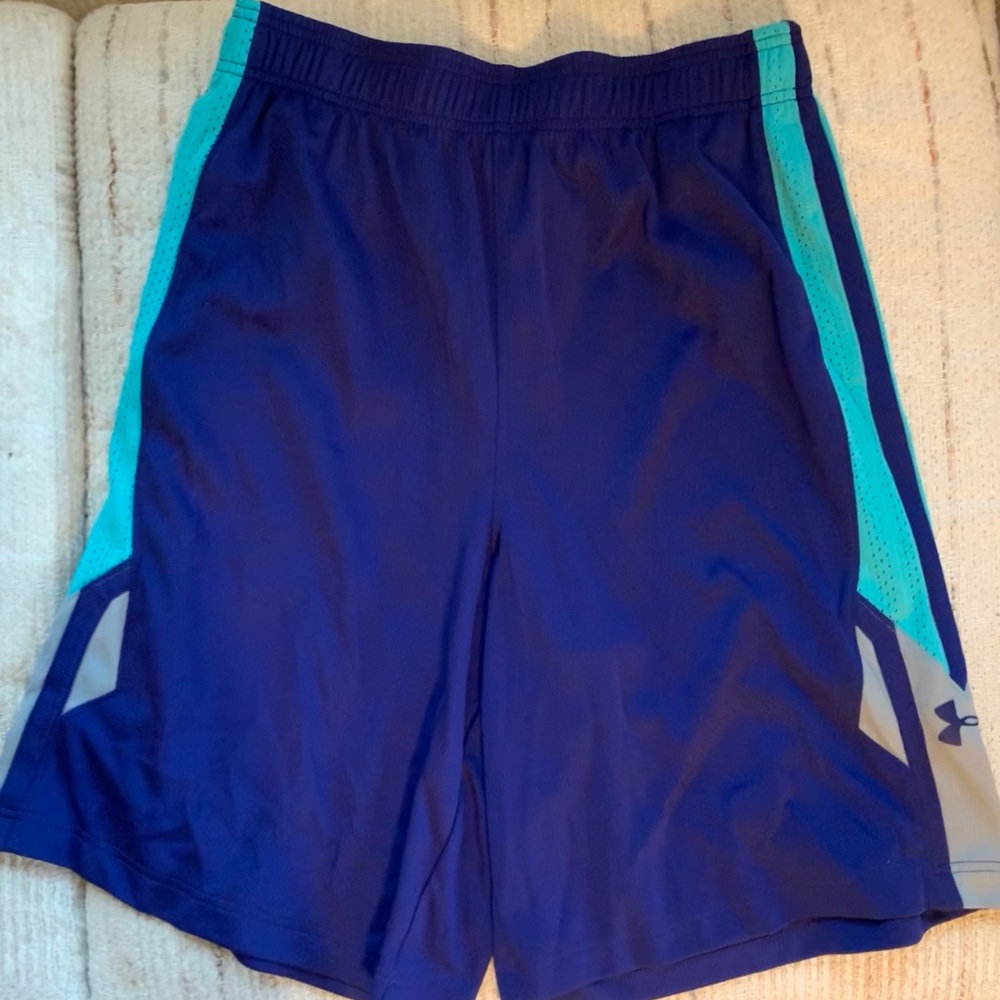 Under Armour Shorts Size L